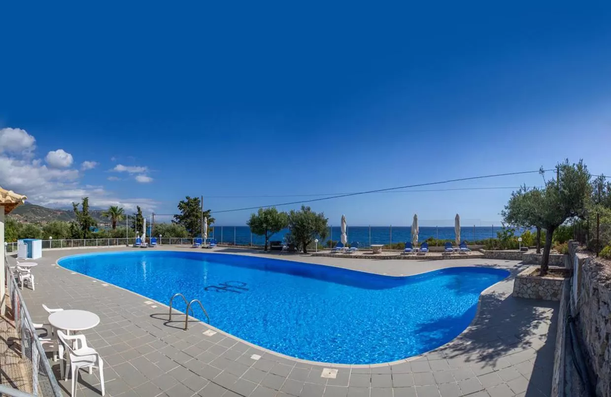 Kardamili Beach Hotel swimming pool